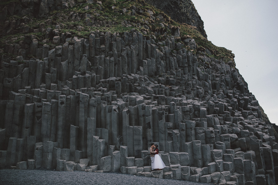 005_black_sand_beach_wedding