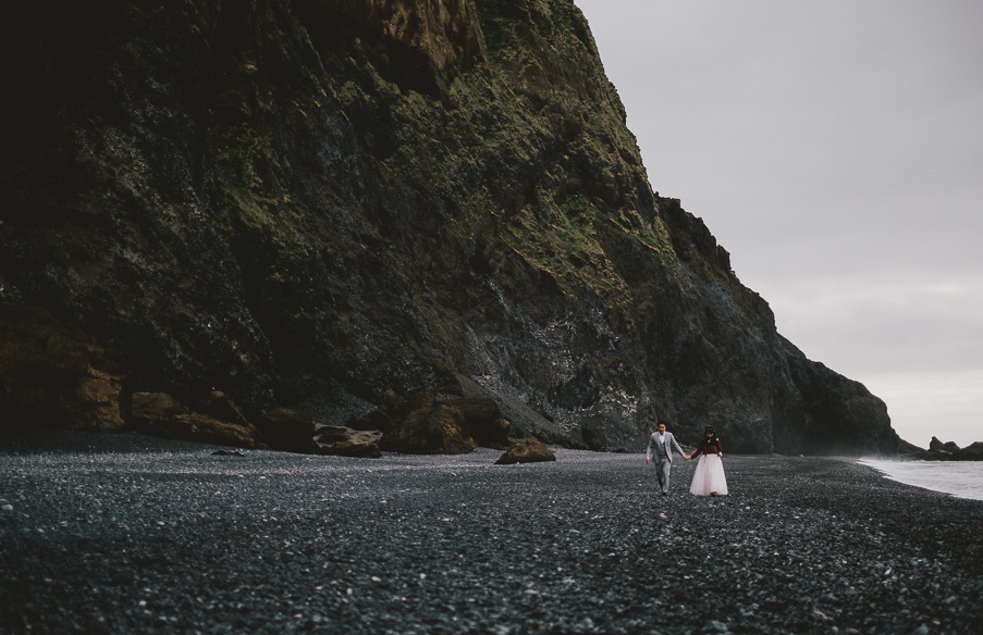 025_black_sand_beach_wedding